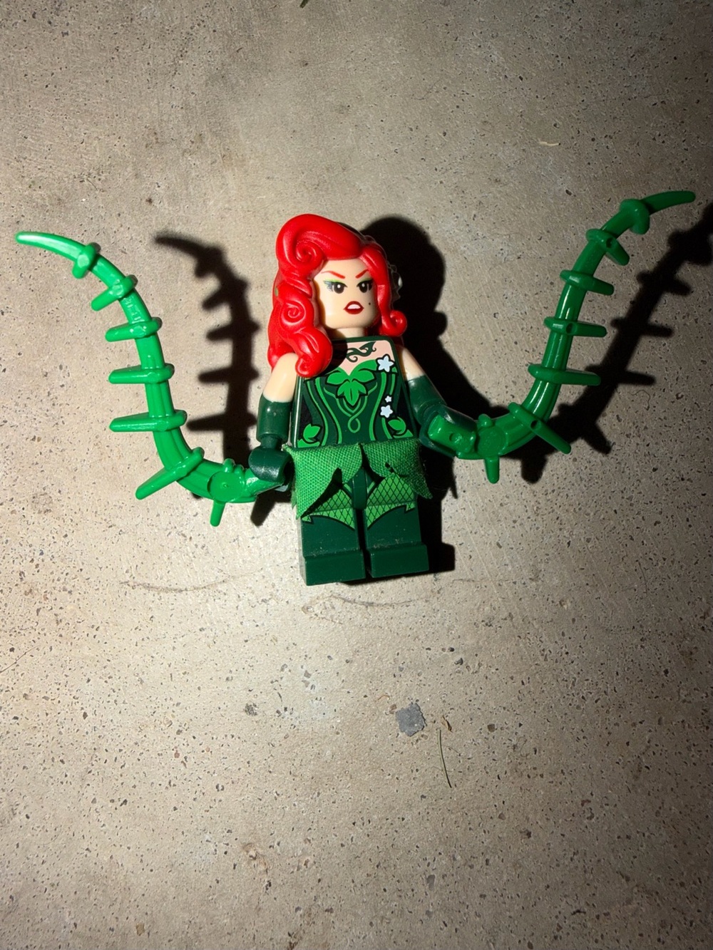 Poison Ivy minifigure from The LEGO Batman Movie (set 70908)